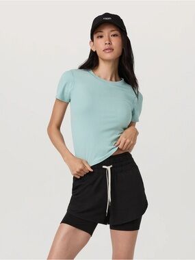 New Vuori Pose Fitted Tee in Sea Spray Size Small